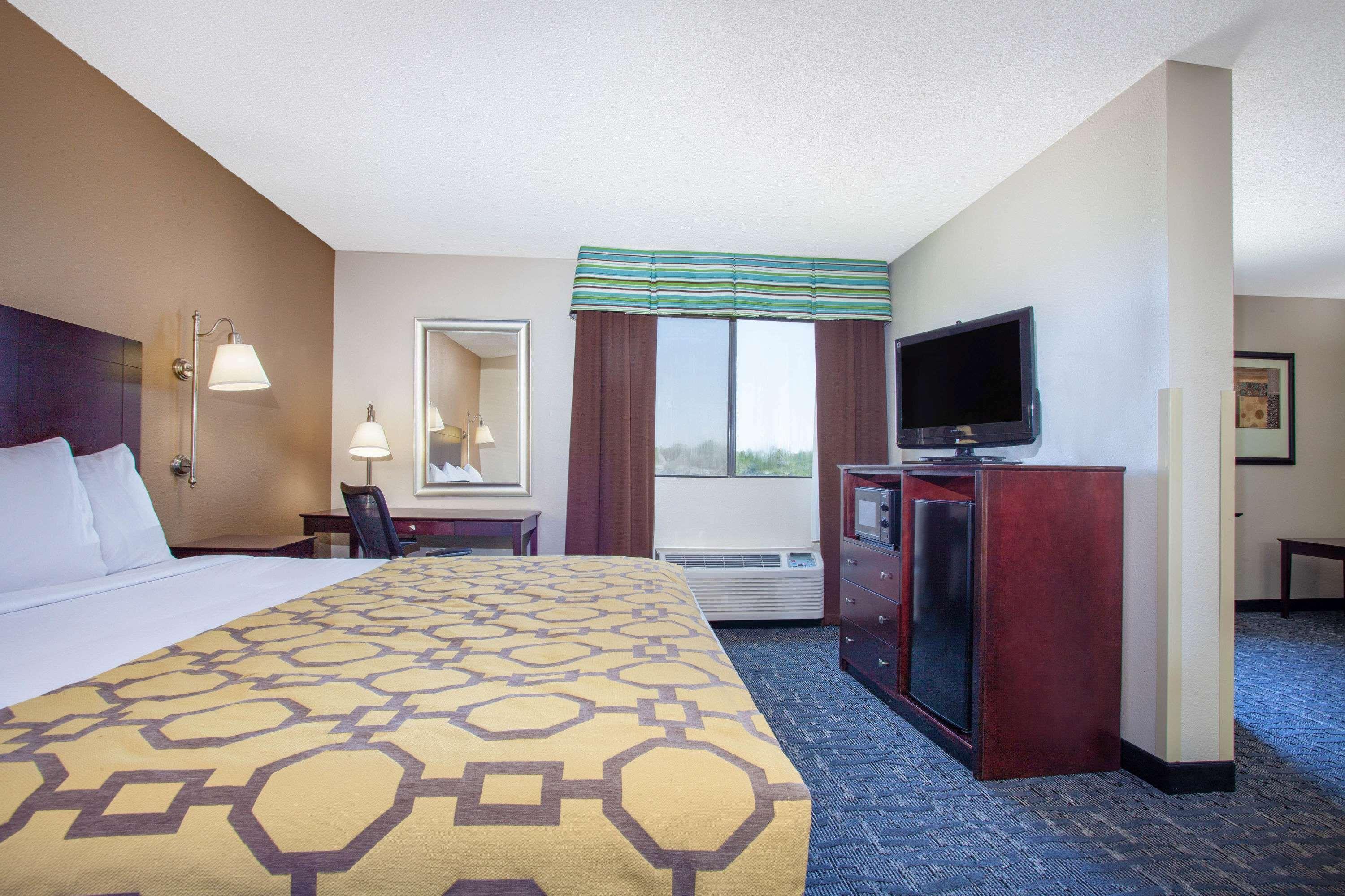 Hotel Baymont By Wyndham Saraland Esterno foto