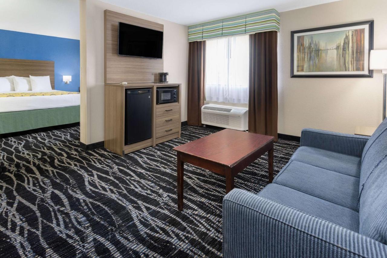 Hotel Baymont By Wyndham Saraland Esterno foto