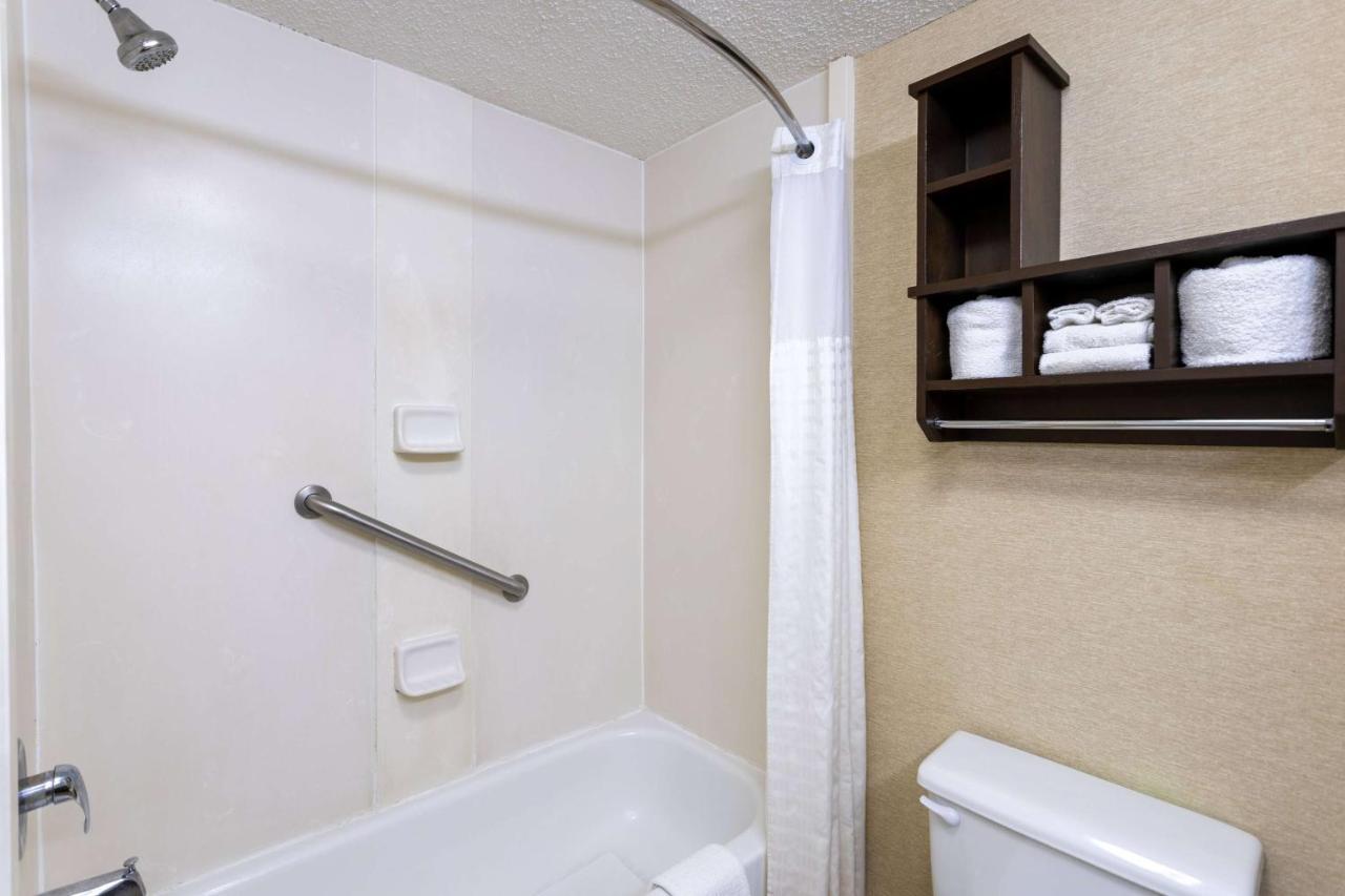 Hotel Baymont By Wyndham Saraland Esterno foto